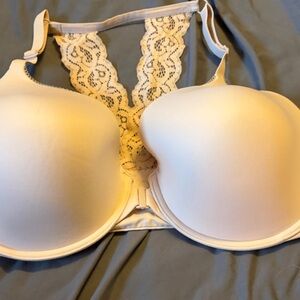 Victoria's Secret Cream Lace Back Bra